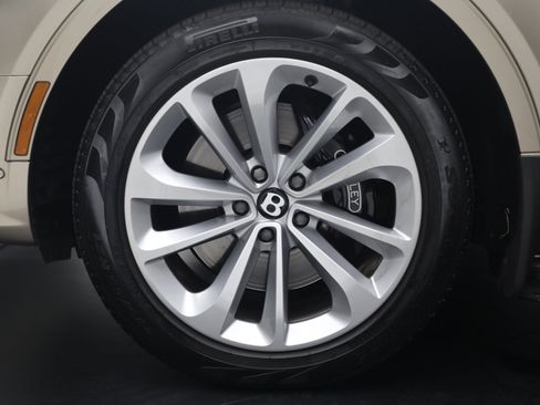 Certified 2021 Bentley Bentayga AWD/4WD image 14