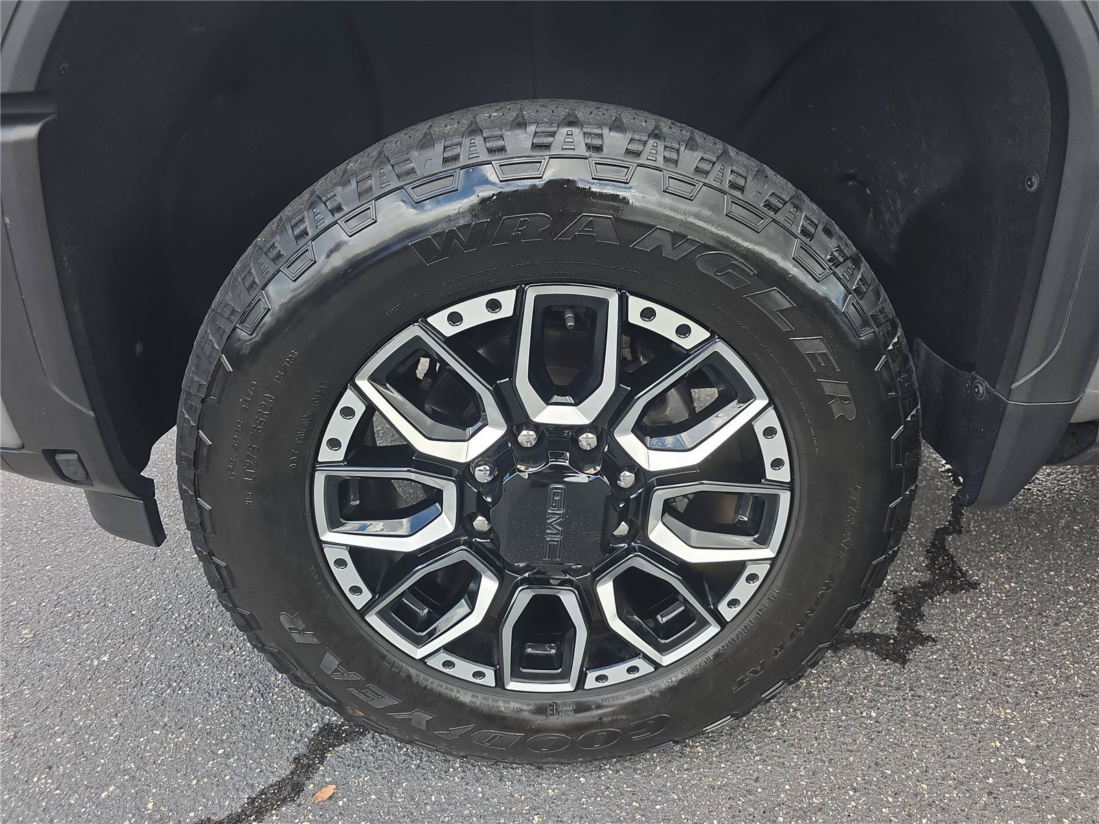Used 2024 GMC Sierra 3500 Denali Ultimate AWD/4WD image 9
