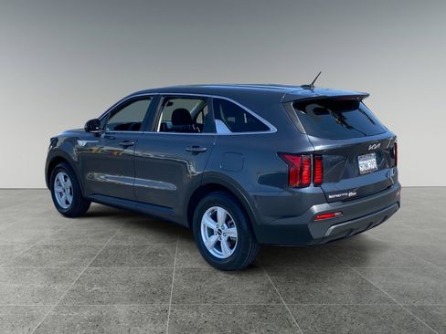 Used 2023 Kia Sorento LX FWD image 3