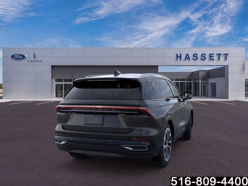 Used 2025 Lincoln Nautilus Reserve AWD/4WD image 9