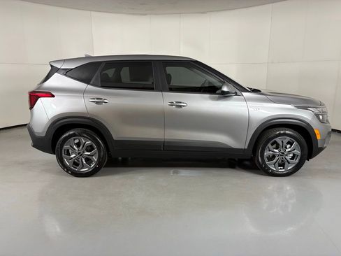 New 2026 Kia Seltos LX FWD image 9