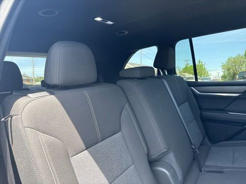 Used 2025 GMC Acadia Elevation FWD image 17
