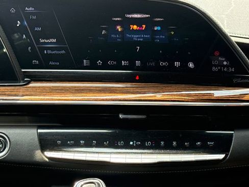 Used 2021 Cadillac Escalade Premium Luxury w/ LPO, Radiant Package RWD image 12