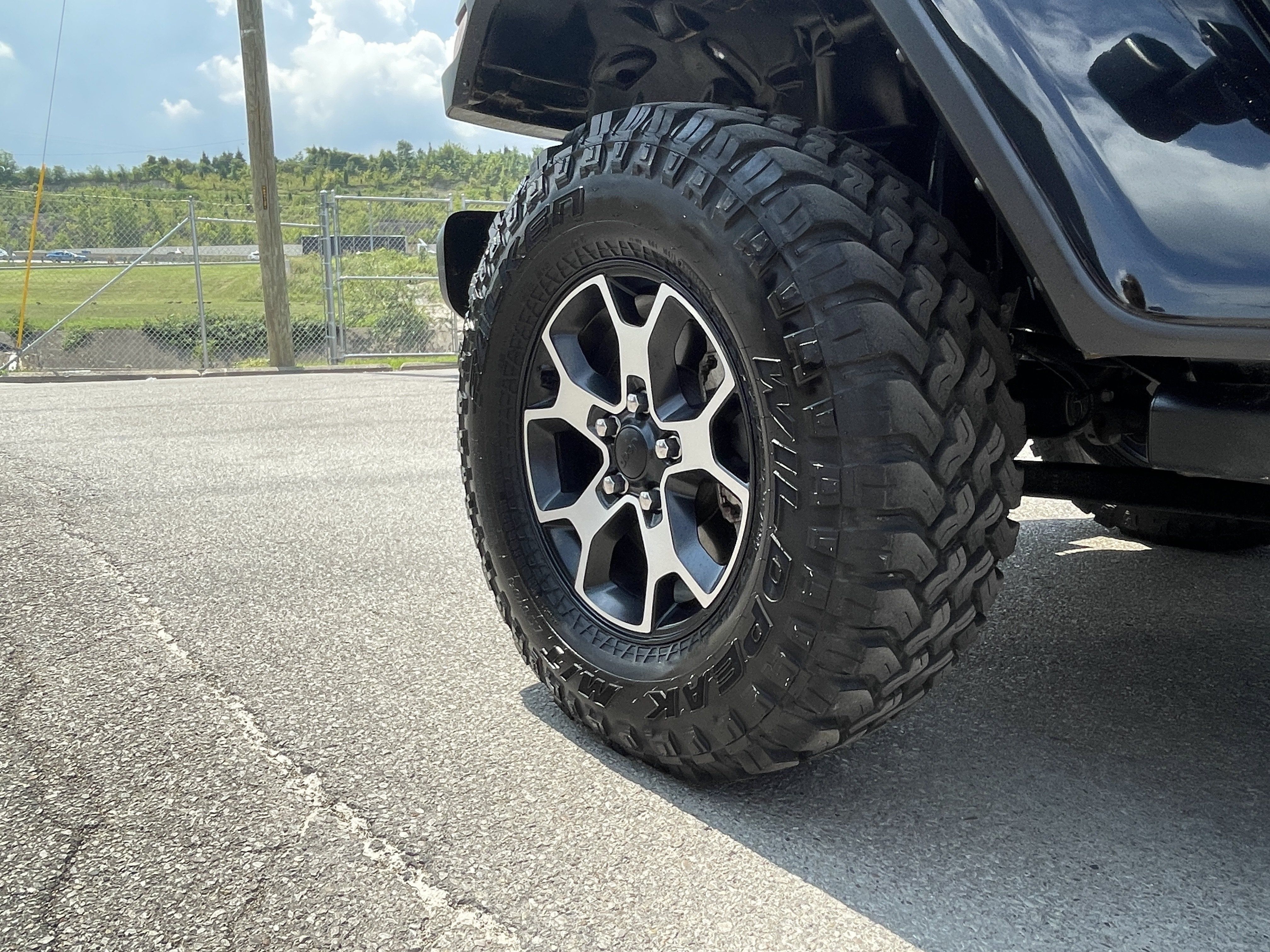 Used 2023 Jeep Wrangler Unlimited Rubicon w/ LED Lighting Group AWD/4WD image 10