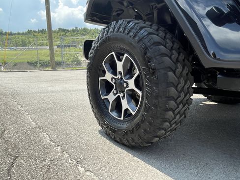 Used 2023 Jeep Wrangler Unlimited Rubicon w/ LED Lighting Group AWD/4WD image 10