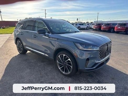 Used 2025 Lincoln Aviator Reserve w/ Illumination Package AWD/4WD image 3