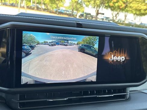 Used 2024 Jeep Wrangler Unlimited Sahara AWD/4WD image 31