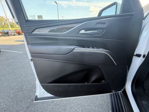 Used 2022 Cadillac Escalade Sport Platinum AWD/4WD image 18
