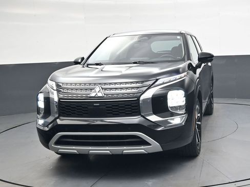 Used 2024 Mitsubishi Outlander SE image 9