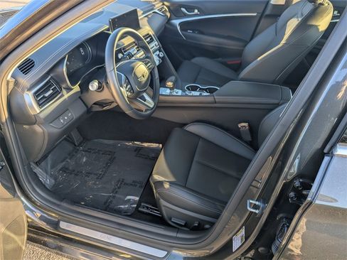 Used 2025 Genesis G70 2.5T image 9