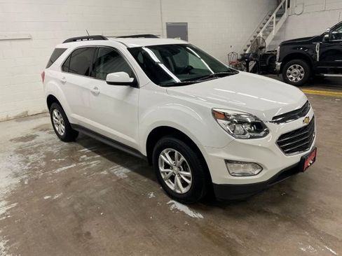 Used 2017 Chevrolet Equinox LT w/ Convenience Package FWD image 3