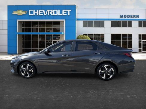 Used 2023 Hyundai Elantra SEL w/ Convenience Package FWD image 2