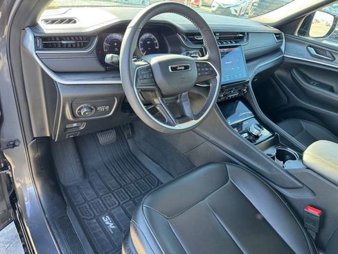 Used 2025 Jeep Grand Cherokee L Limited w/ Black Appearance Package image 16