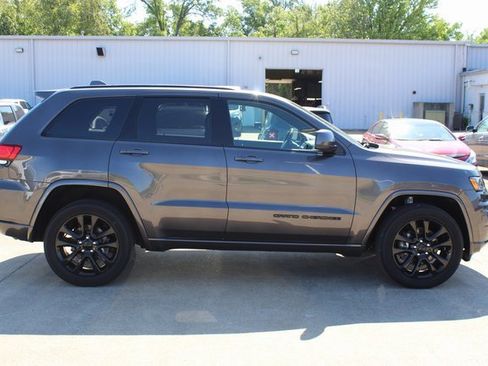 Used 2021 Jeep Grand Cherokee Laredo X image 6