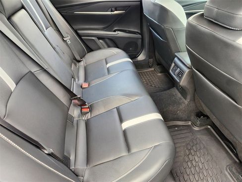 Used 2025 Toyota Camry SE image 31