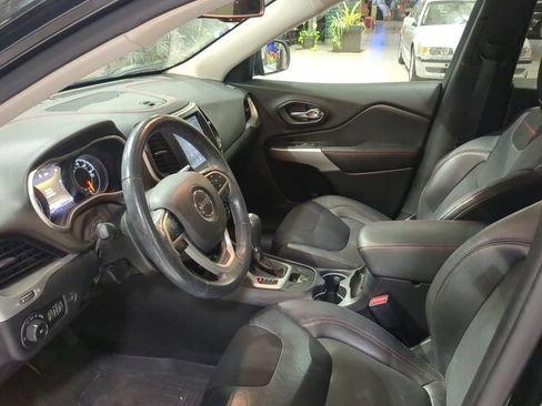 Used 2018 Jeep Cherokee Trailhawk w/ Comfort/Convenience Group AWD/4WD image 18