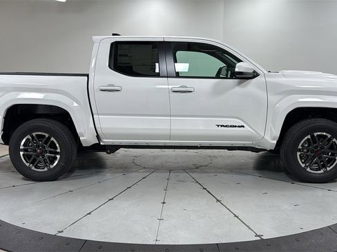 New 2025 Toyota Tacoma TRD Sport image 6
