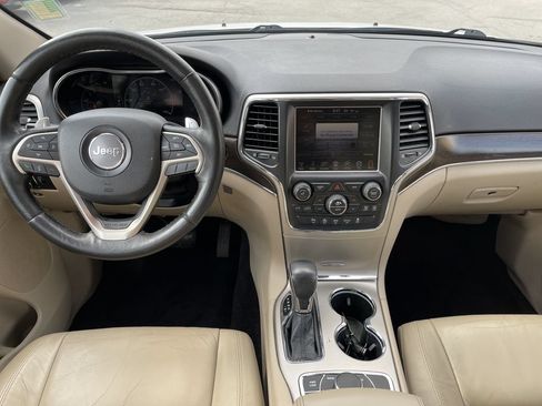 Used 2017 Jeep Grand Cherokee Limited AWD/4WD image 15