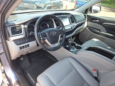 Certified 2019 Toyota Highlander Limited AWD/4WD image 15