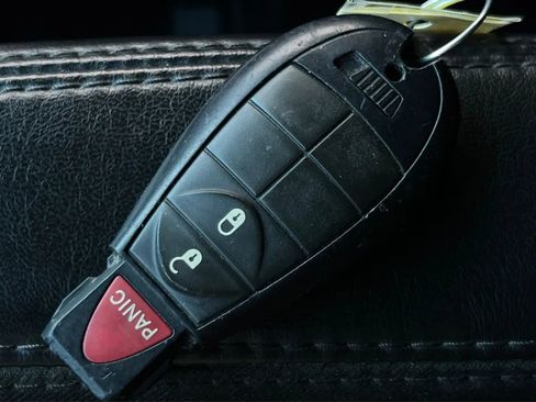 Used 2019 Dodge Grand Caravan SE w/ UConnect Hands-Free Group FWD image 32