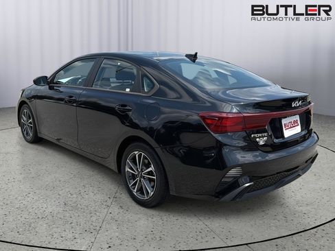 Used 2022 Kia Forte LXS FWD image 4