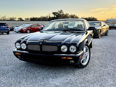 Used 1998 Jaguar XJ8 RWD image 1