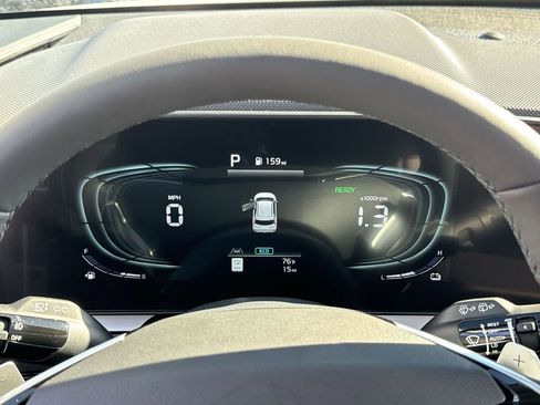 Used 2025 Kia Niro SX Touring image 22