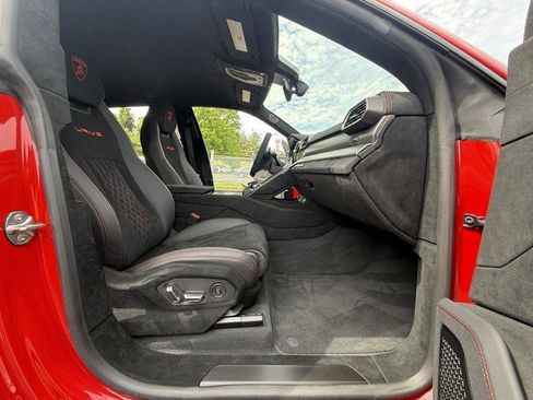 Used 2024 Lamborghini Urus Performante AWD/4WD image 18