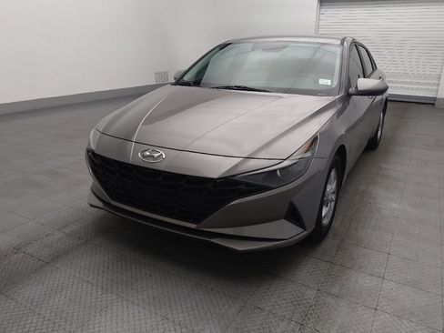 Used 2021 Hyundai Elantra SE image 15