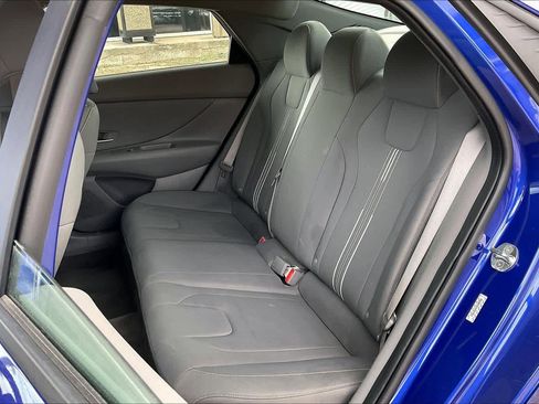 Used 2023 Hyundai Elantra SEL w/ Convenience Package image 16