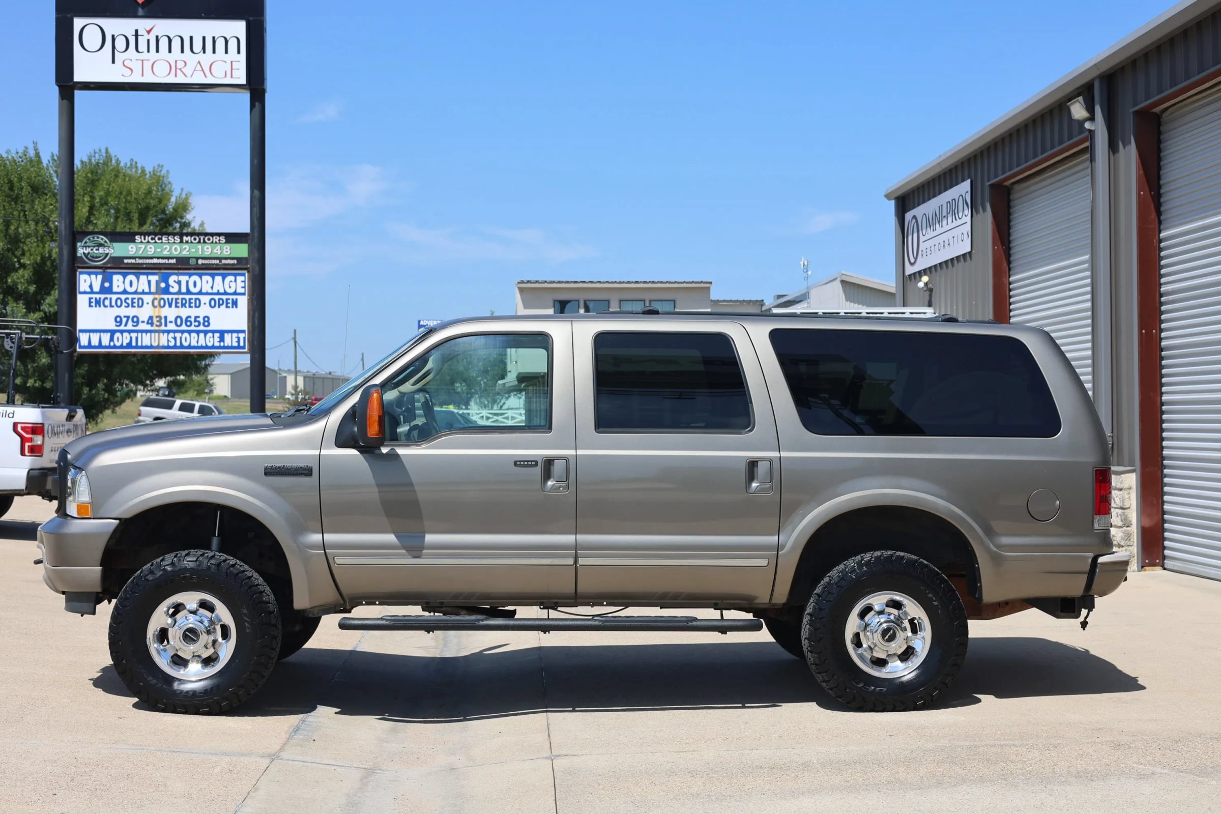 Used 2004 Ford Excursion Limited AWD/4WD image 9