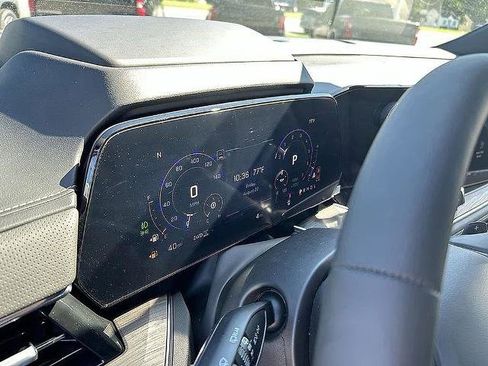 New 2025 Chevrolet Suburban Premier image 24