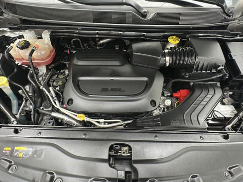 Used 2022 Chrysler Voyager LX FWD image 19