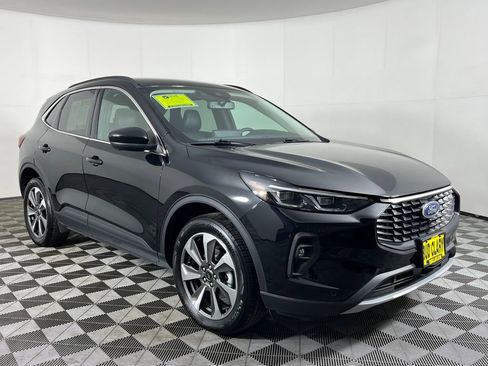 Used 2024 Ford Escape Platinum image 3