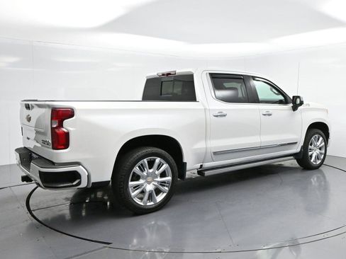 Used 2022 Chevrolet Silverado 1500 High Country w/ High Country Premium Package AWD/4WD image 7