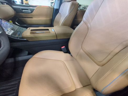 New 2026 INFINITI QX80 Luxe w/ Cargo Package RWD image 12