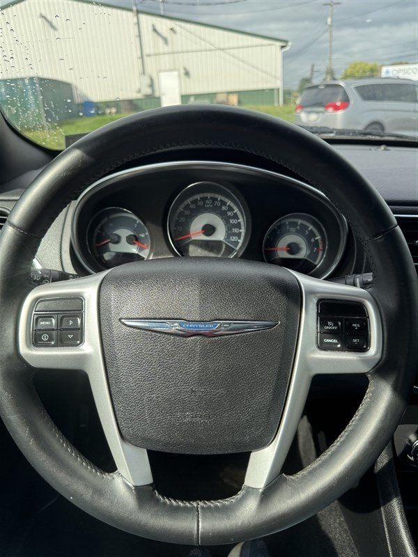 Used 2013 Chrysler 200 Limited FWD image 15