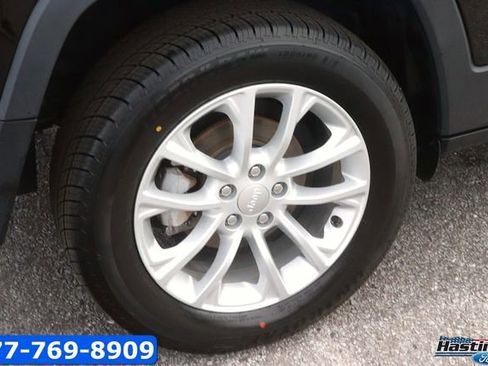 Used 2020 Jeep Cherokee Latitude FWD image 7