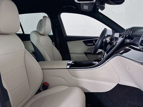 Used 2023 Mercedes-Benz GLC 300 image 6