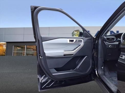 Used 2022 Ford Explorer XLT w/ Equipment Group 202A image 14