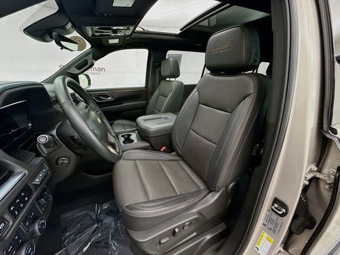Used 2024 Chevrolet Suburban High Country image 19