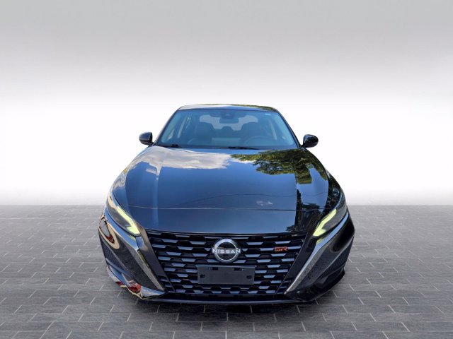 Used 2023 Nissan Altima 2.5 SR w/ SR Premium Package FWD image 2