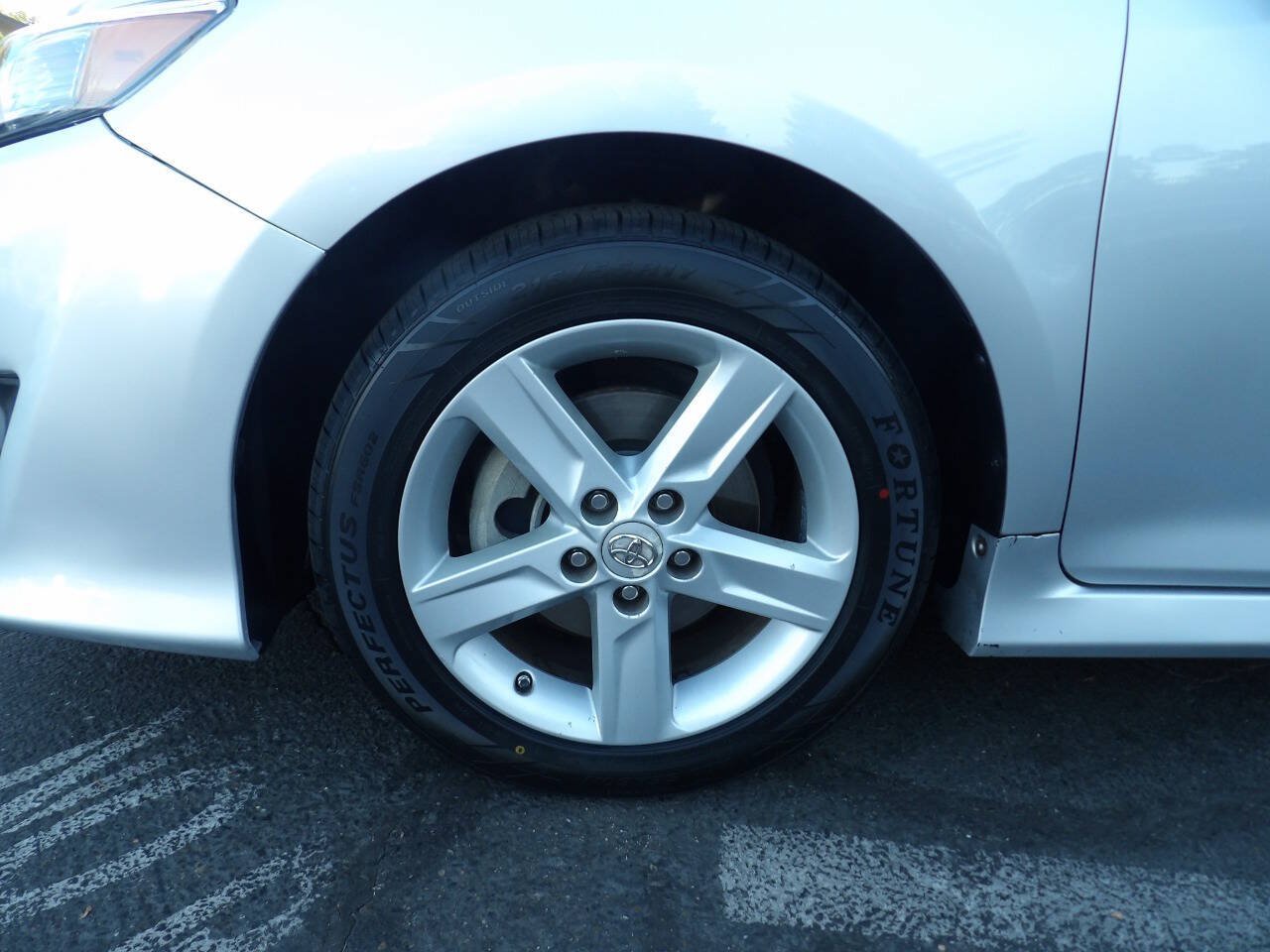 Used 2012 Toyota Camry SE w/ Preferred Accessory Pkg FWD image 15