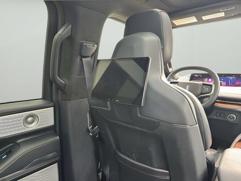 Used 2025 Lincoln Navigator Black Label AWD/4WD image 15