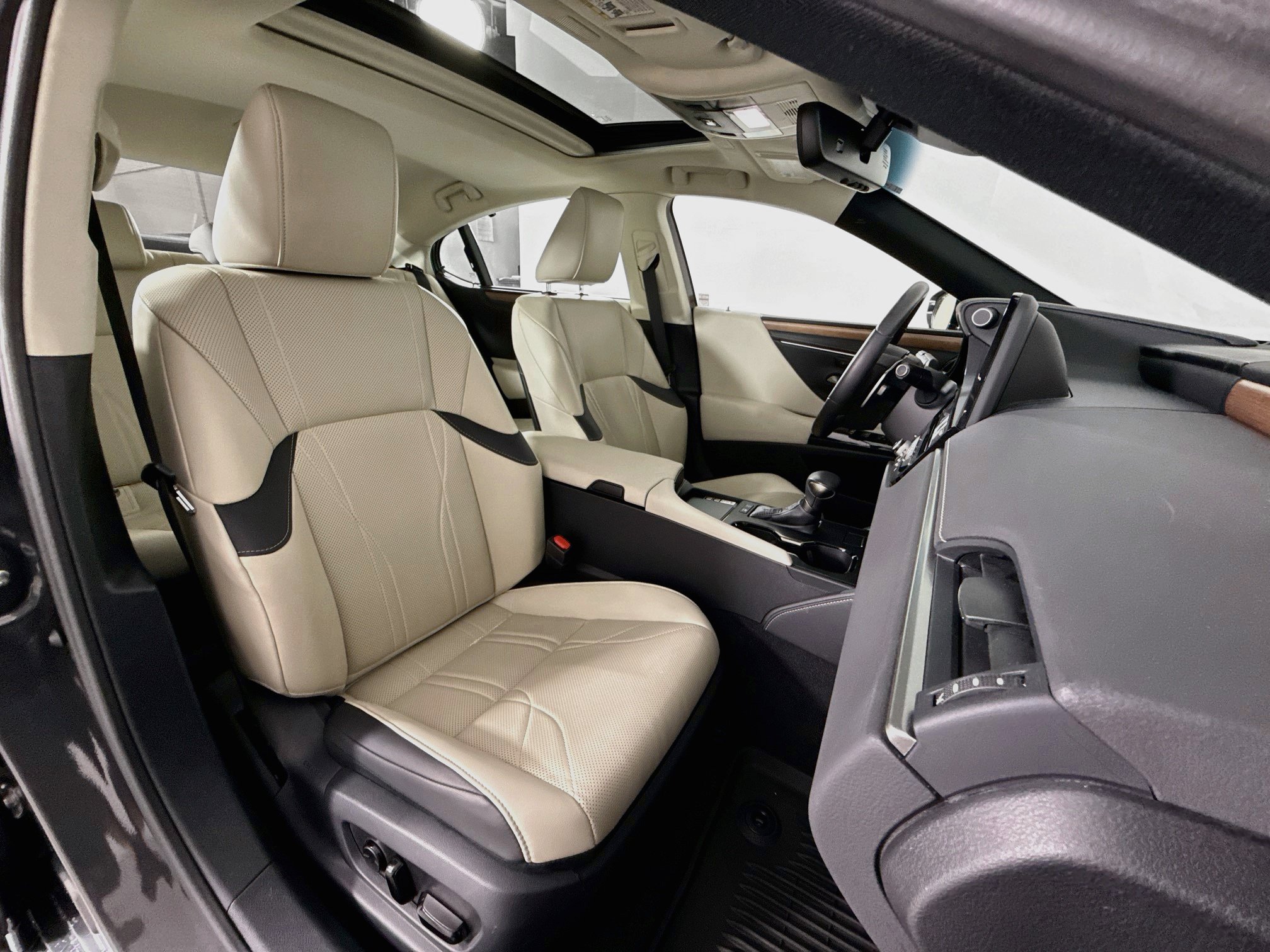 Used 2023 Lexus ES 300h Ultra Luxury FWD image 26