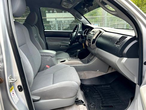 Used 2011 Toyota Tacoma 4x4 Double Cab w/ TRD Sport Pkg w/JBL Audio image 12