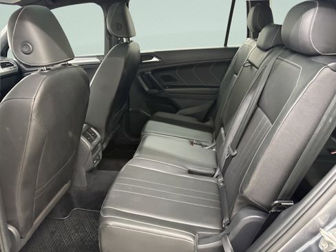 Used 2023 Volkswagen Tiguan SE R-Line image 12