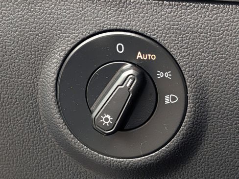 Certified 2022 Volkswagen Taos SE AWD/4WD image 26