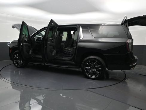 Used 2026 Chevrolet Suburban Premier RWD image 39