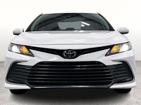 Used 2022 Toyota Camry LE image 5